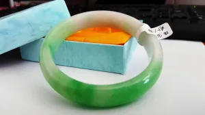10% OFF- 56/57/58 mm Certified Natural Jadeite Emerald Jade Bangle《Grade A》A519