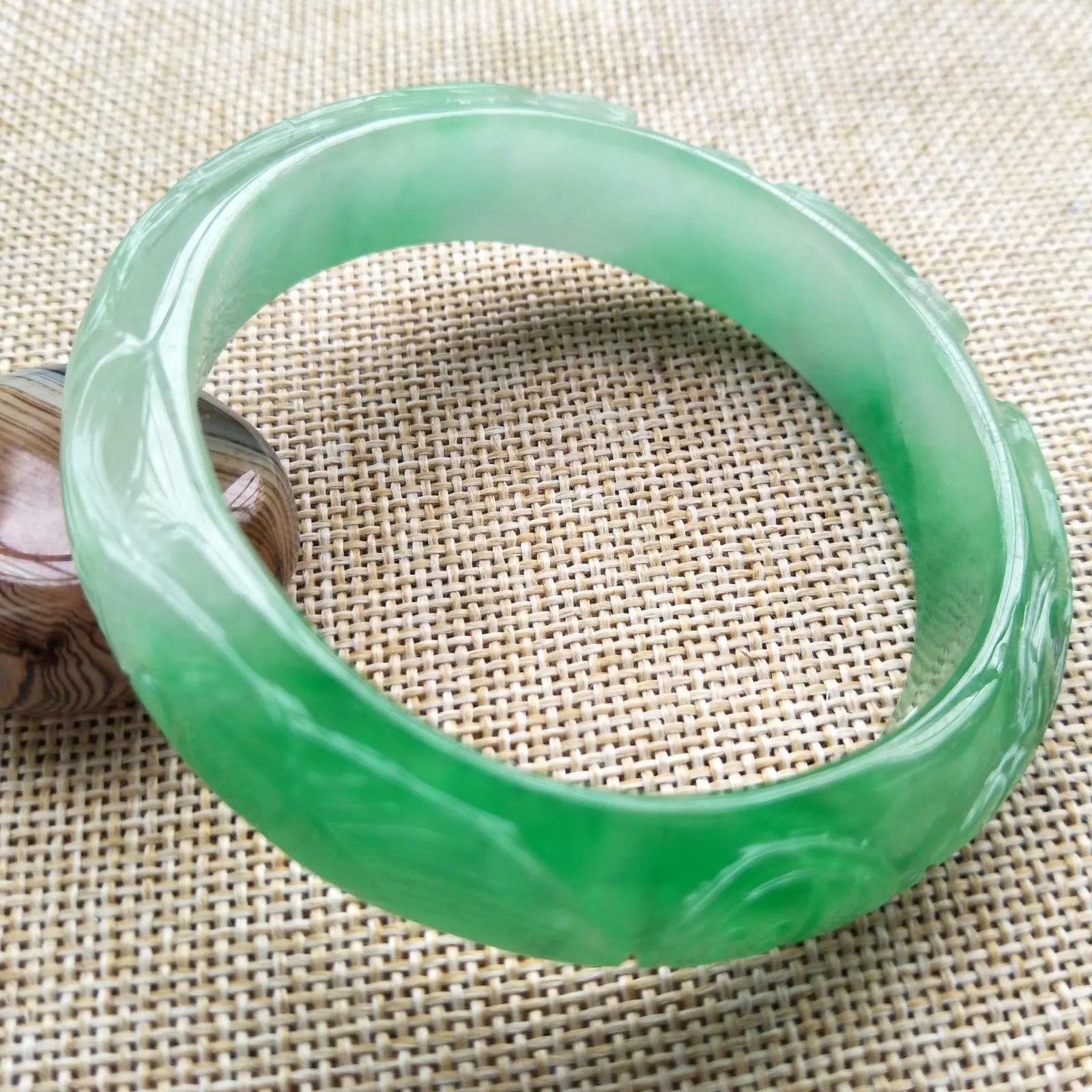 10% OFF- 56/57/58mm Certified Natural Jadeite Emerald A Jade Handcarved Dragon Bangle K138