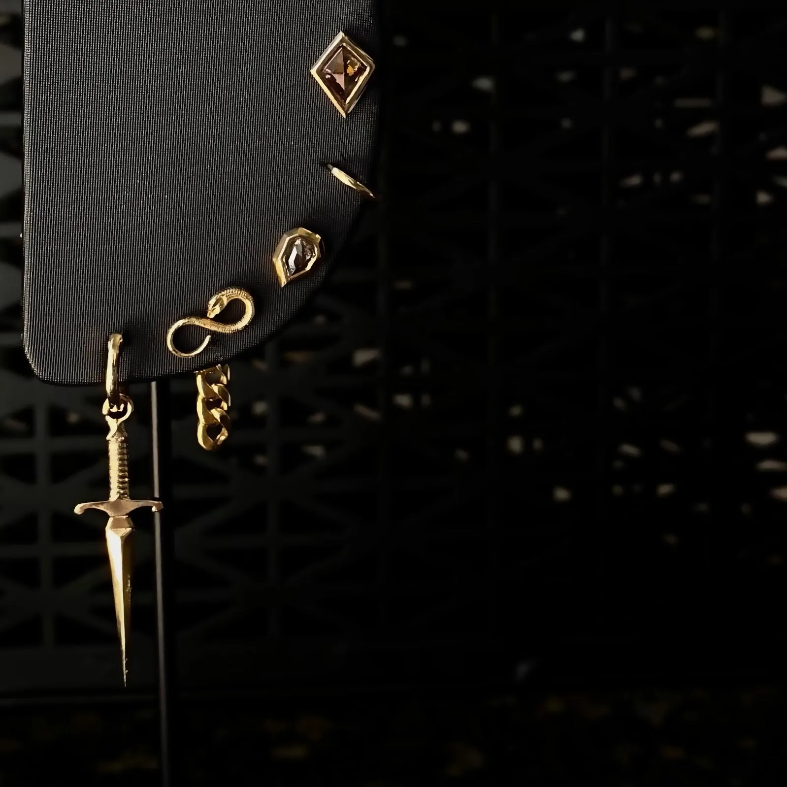 14k Defender Hoop