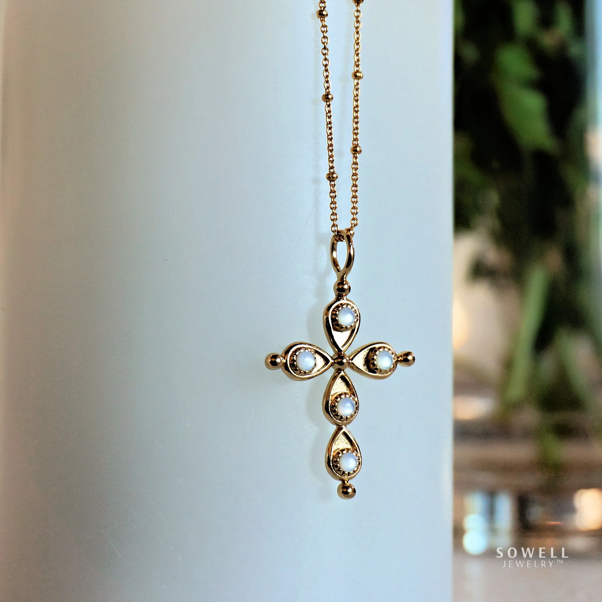 18K Gold Cross Necklace - Mother Of Pearl