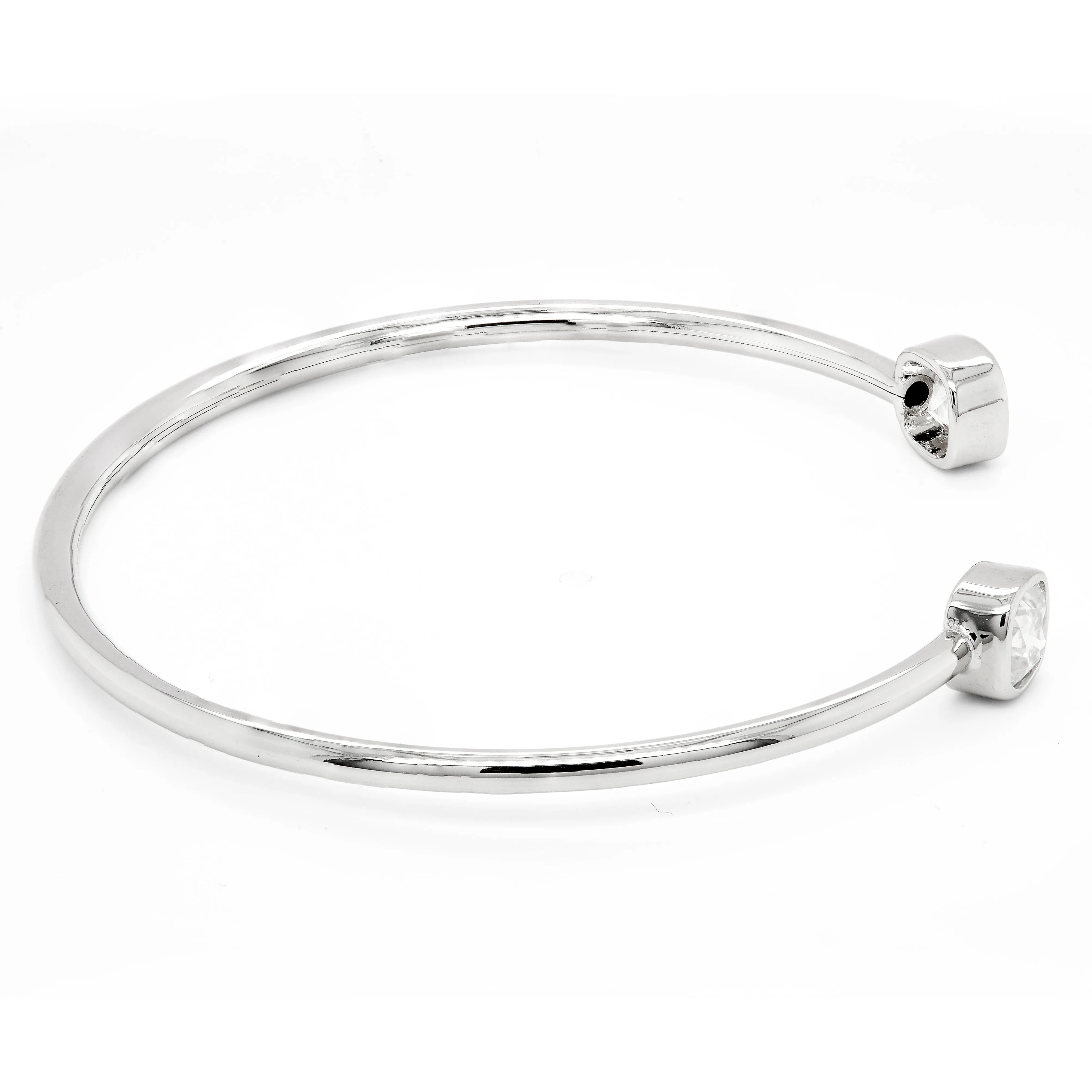1.96 d.e.w Moissanite Bangle