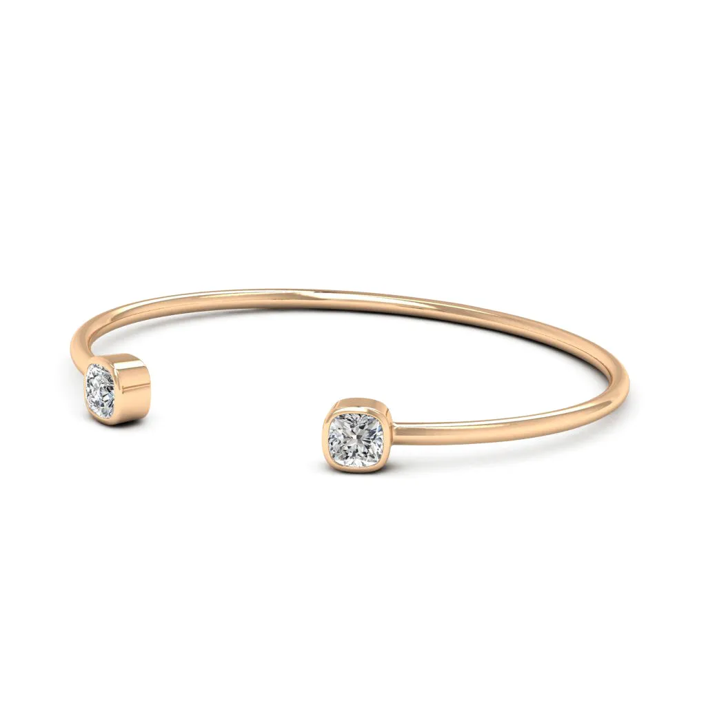 1.96 d.e.w Moissanite Bangle