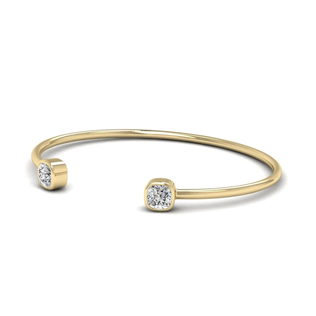1.96 d.e.w Moissanite Bangle