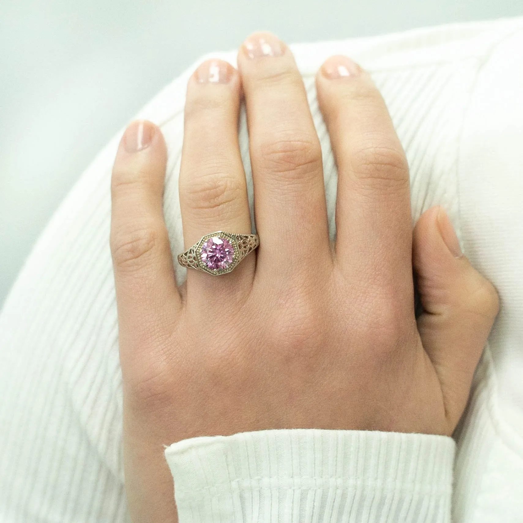 2.00 d.e.w cts 8mm Round Isabella Moissanite Ring