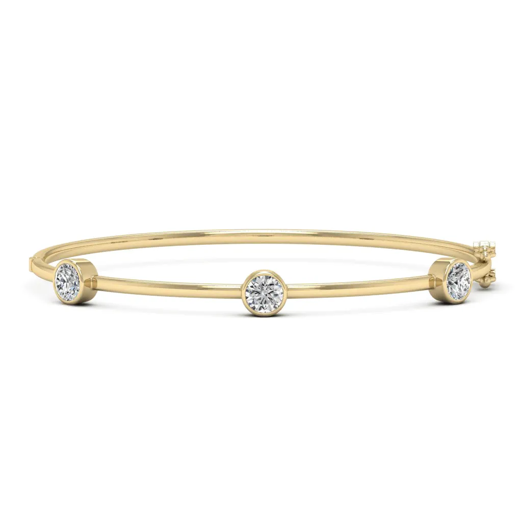 2.40 d.e.w cts Moissanite Bangle