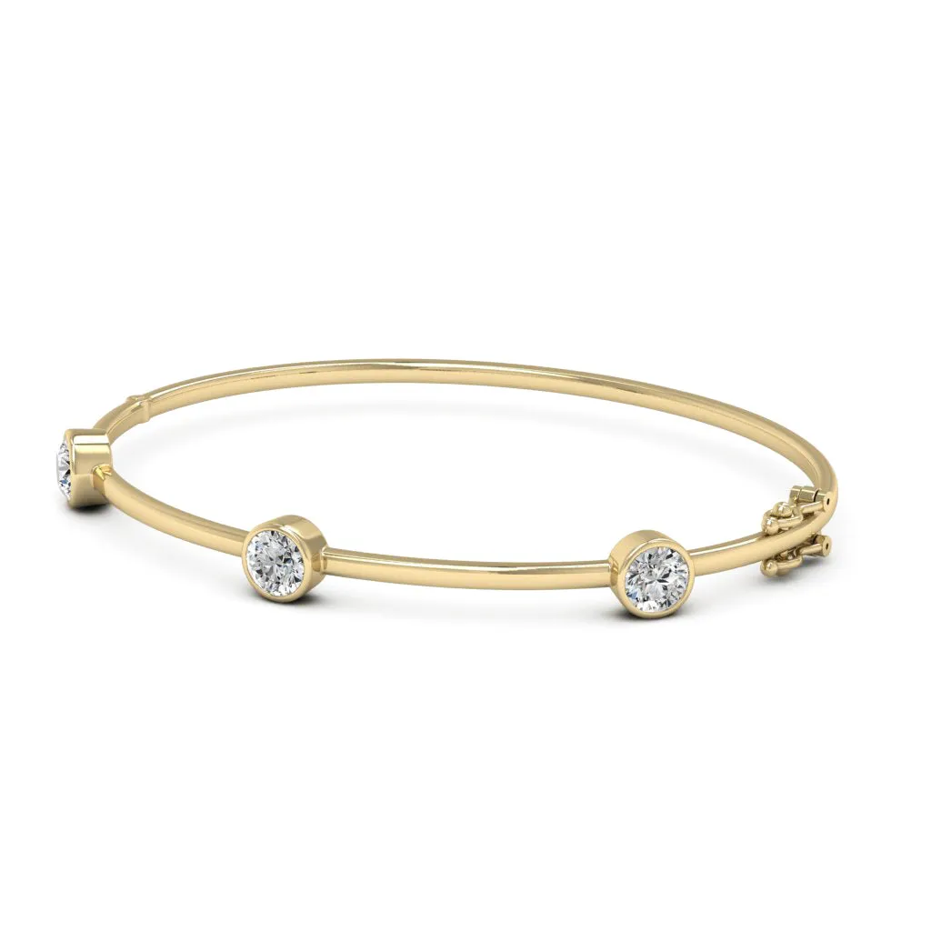 2.40 d.e.w cts Moissanite Bangle