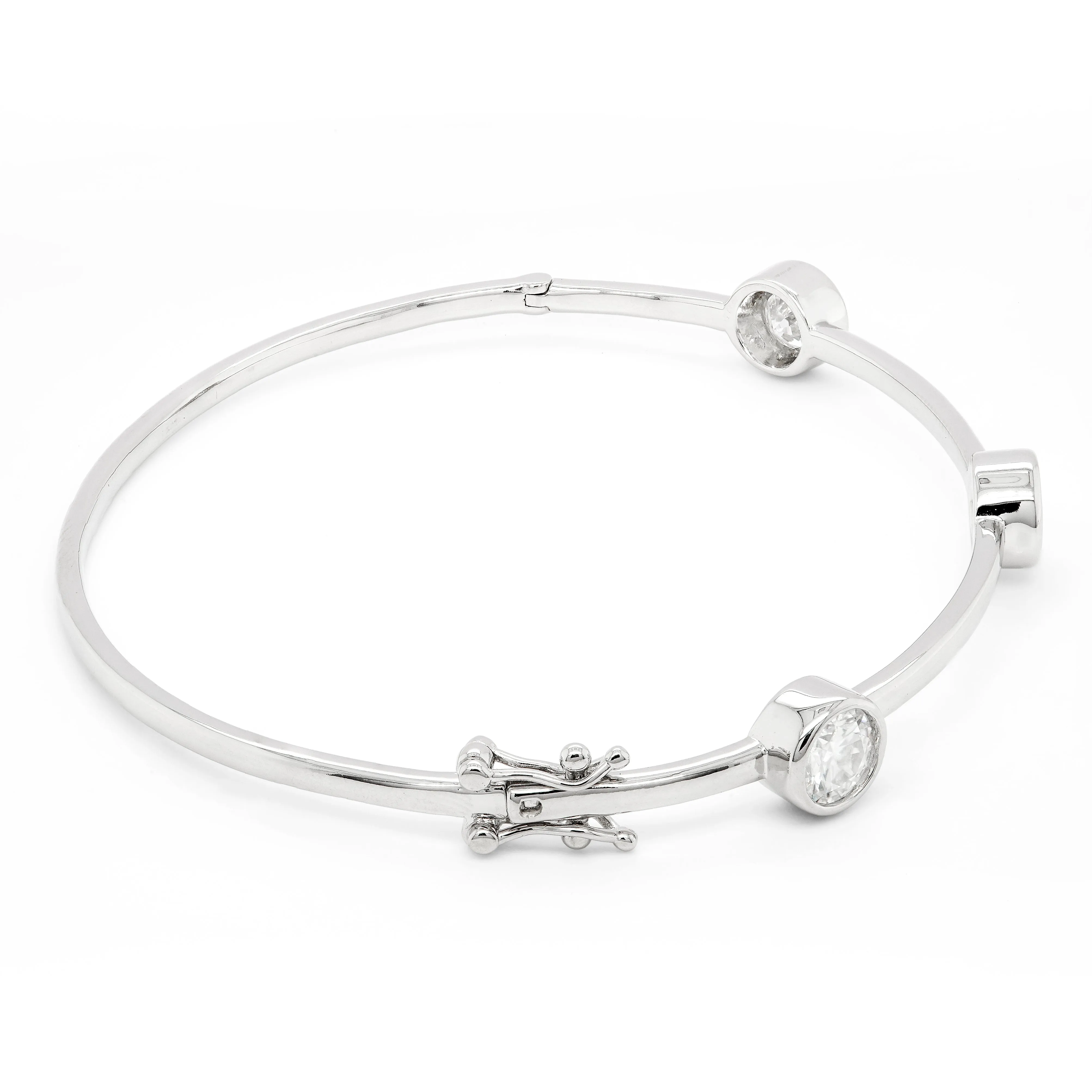 2.40 d.e.w cts Moissanite Bangle