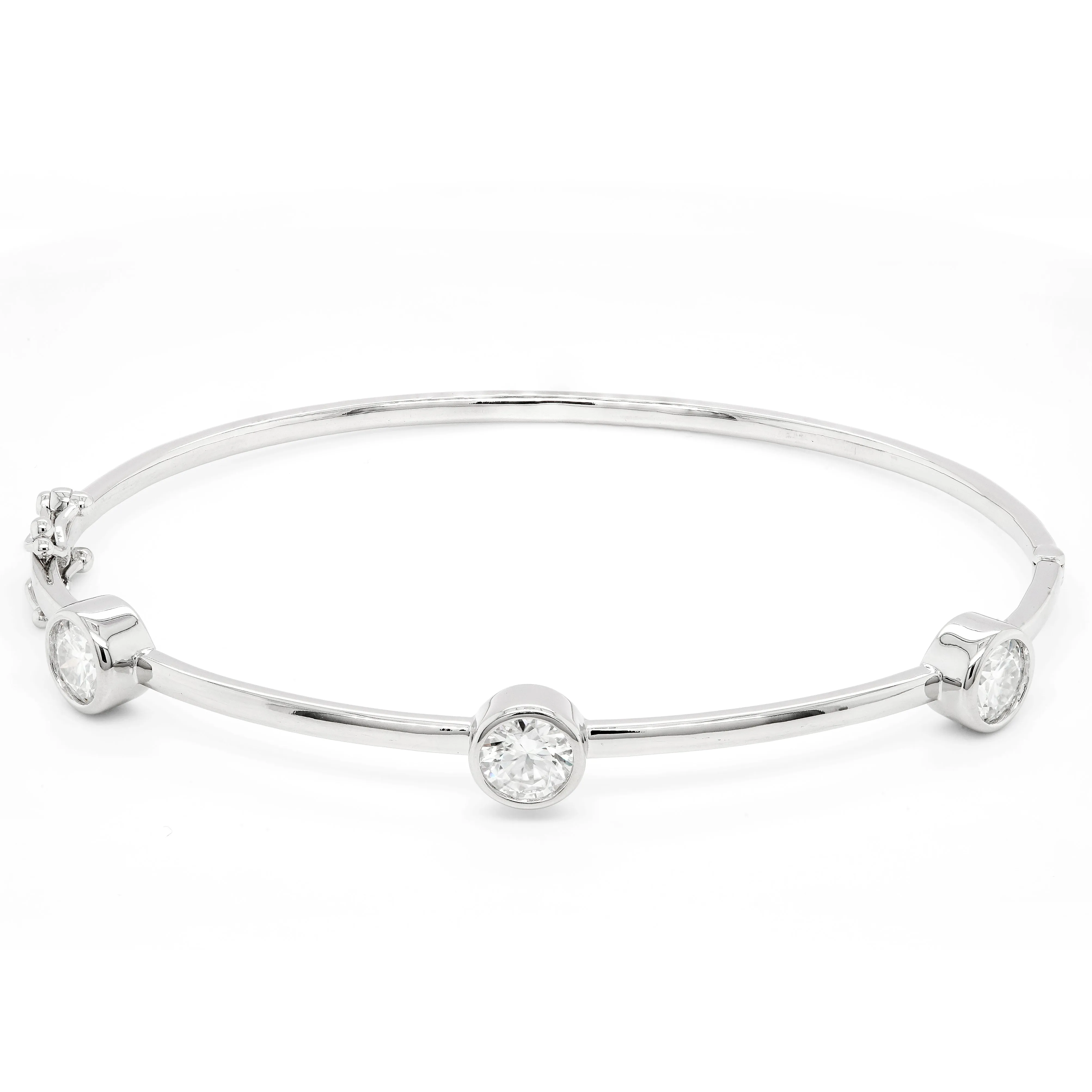 2.40 d.e.w cts Moissanite Bangle