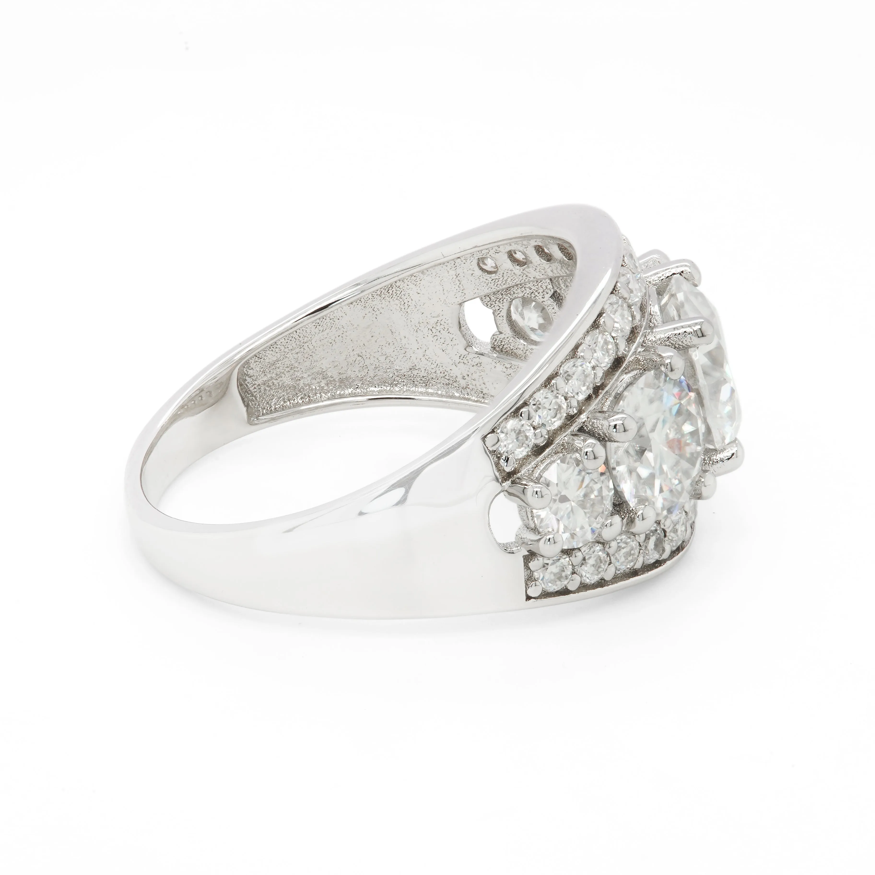 3.24 d.e.w cts Moissanite Ring