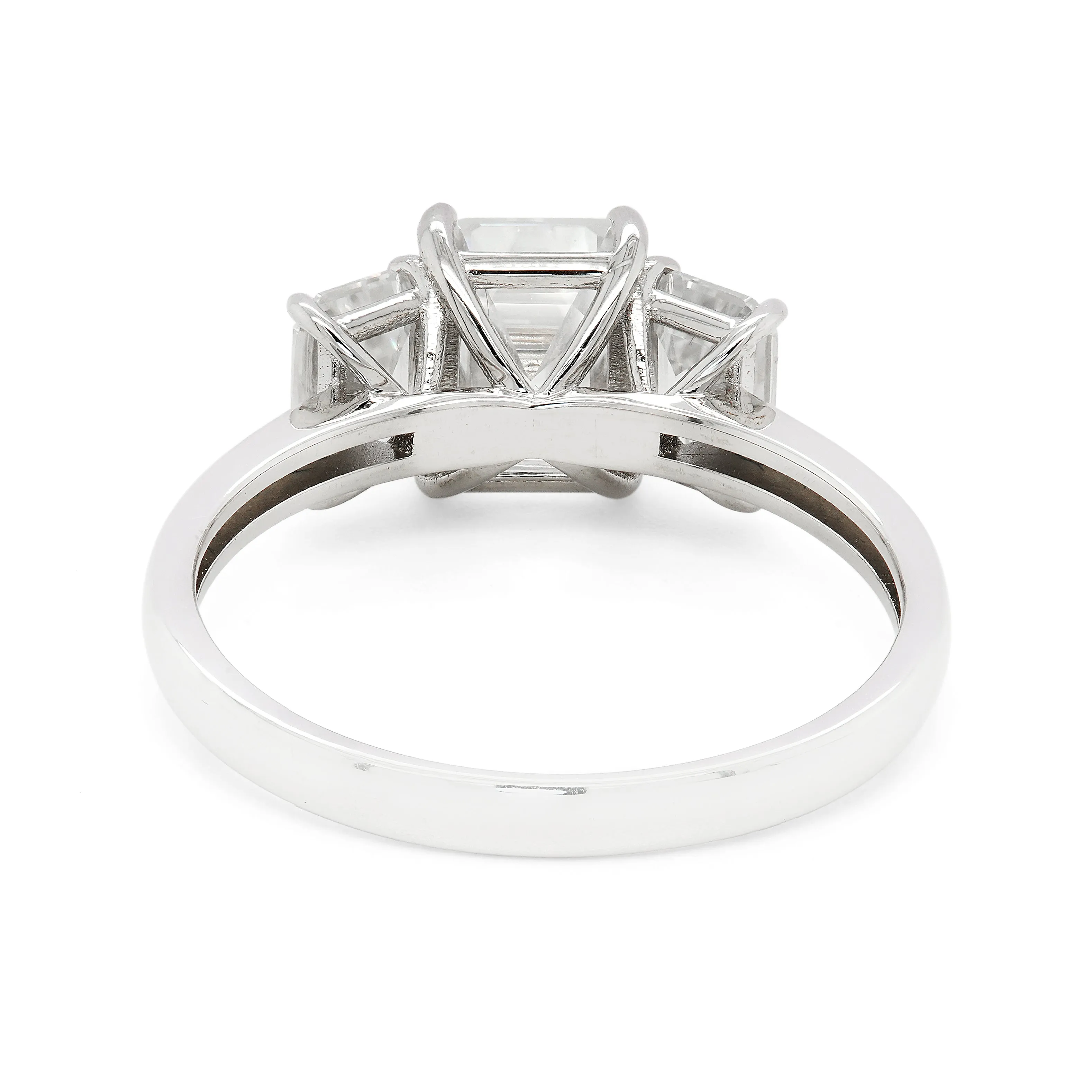 3.60 d.e.w cts Moissanite Ring