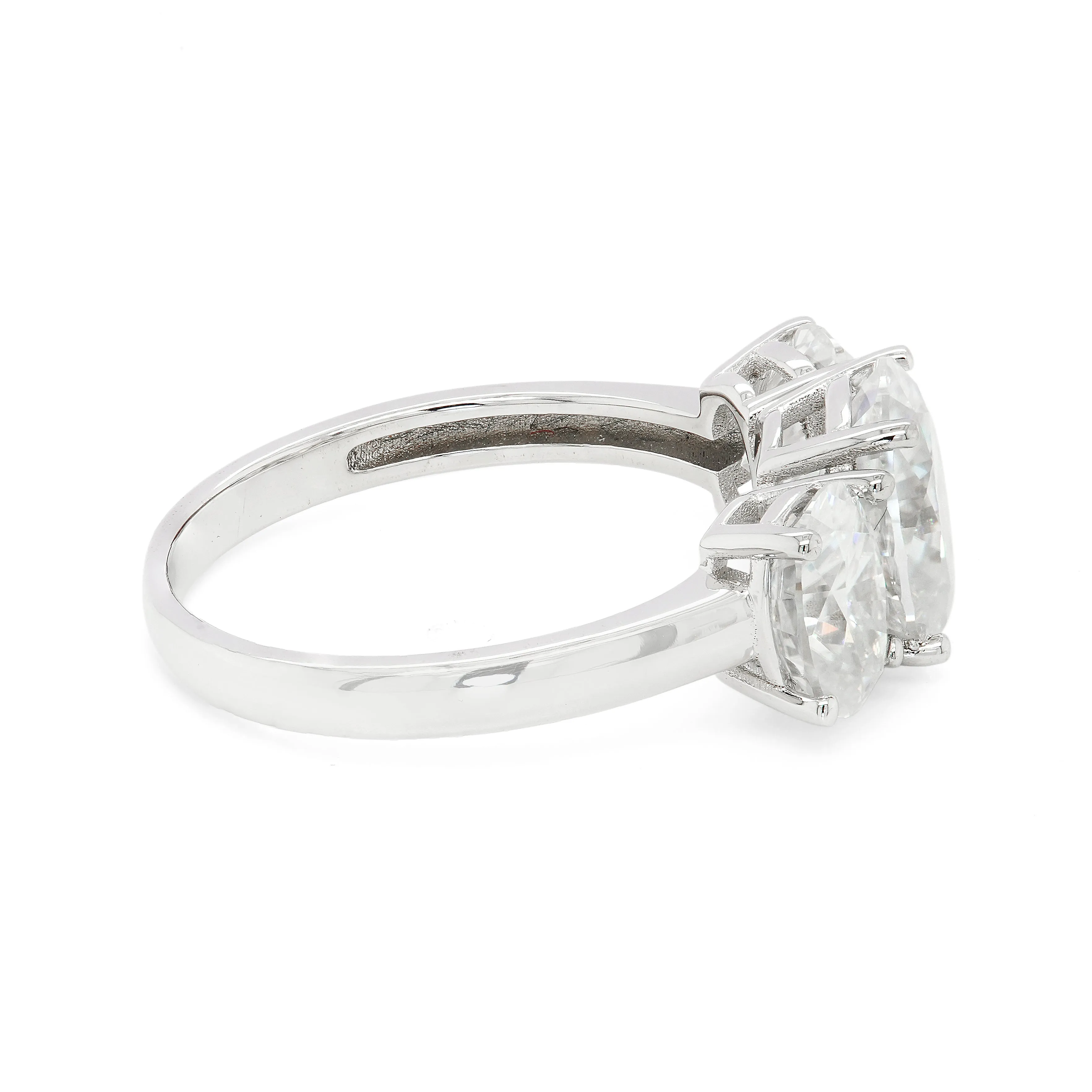 4.00 d.e.w cts Moissanite Ring