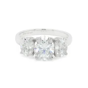 4.00 d.e.w cts Moissanite Ring
