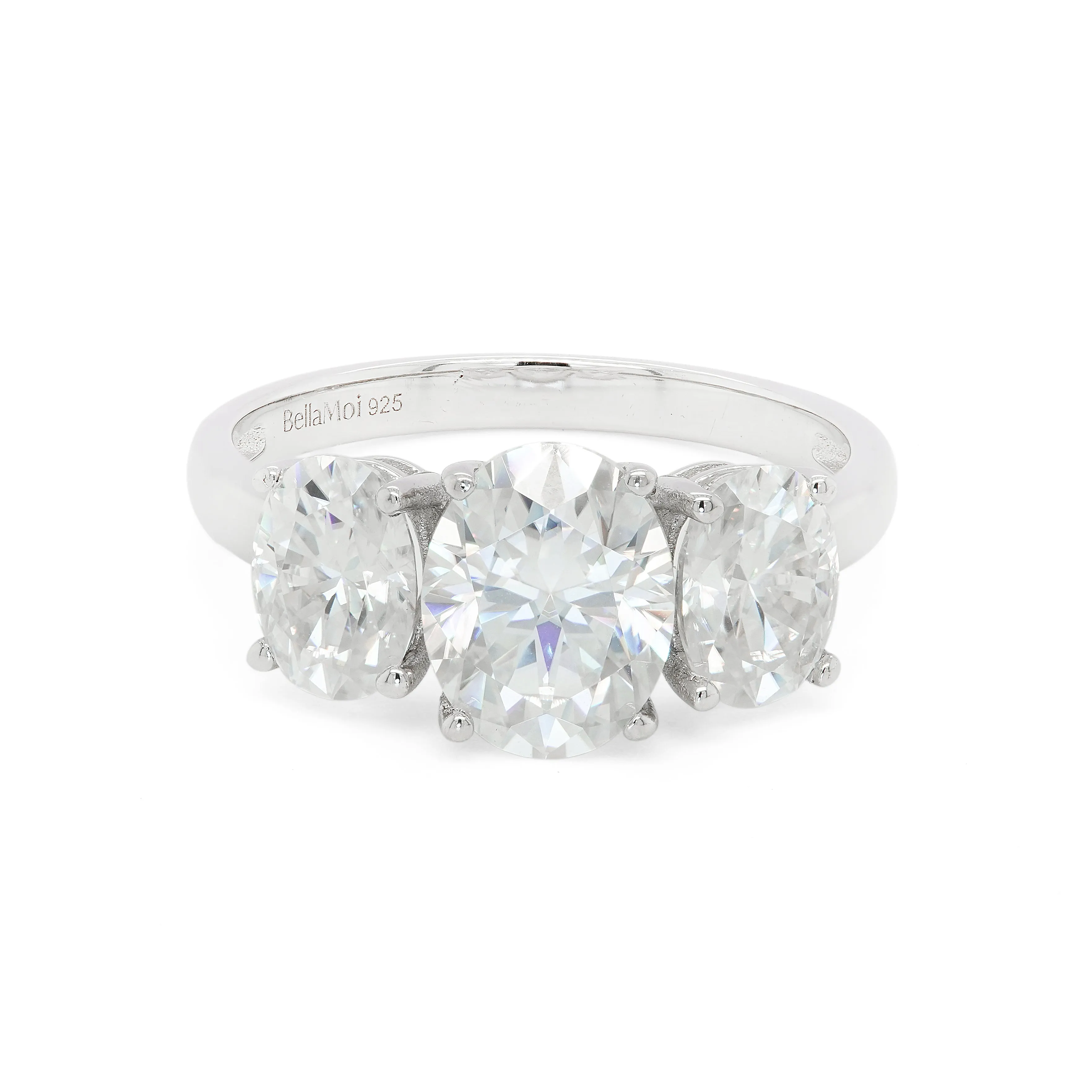 4.00 d.e.w cts Moissanite Ring
