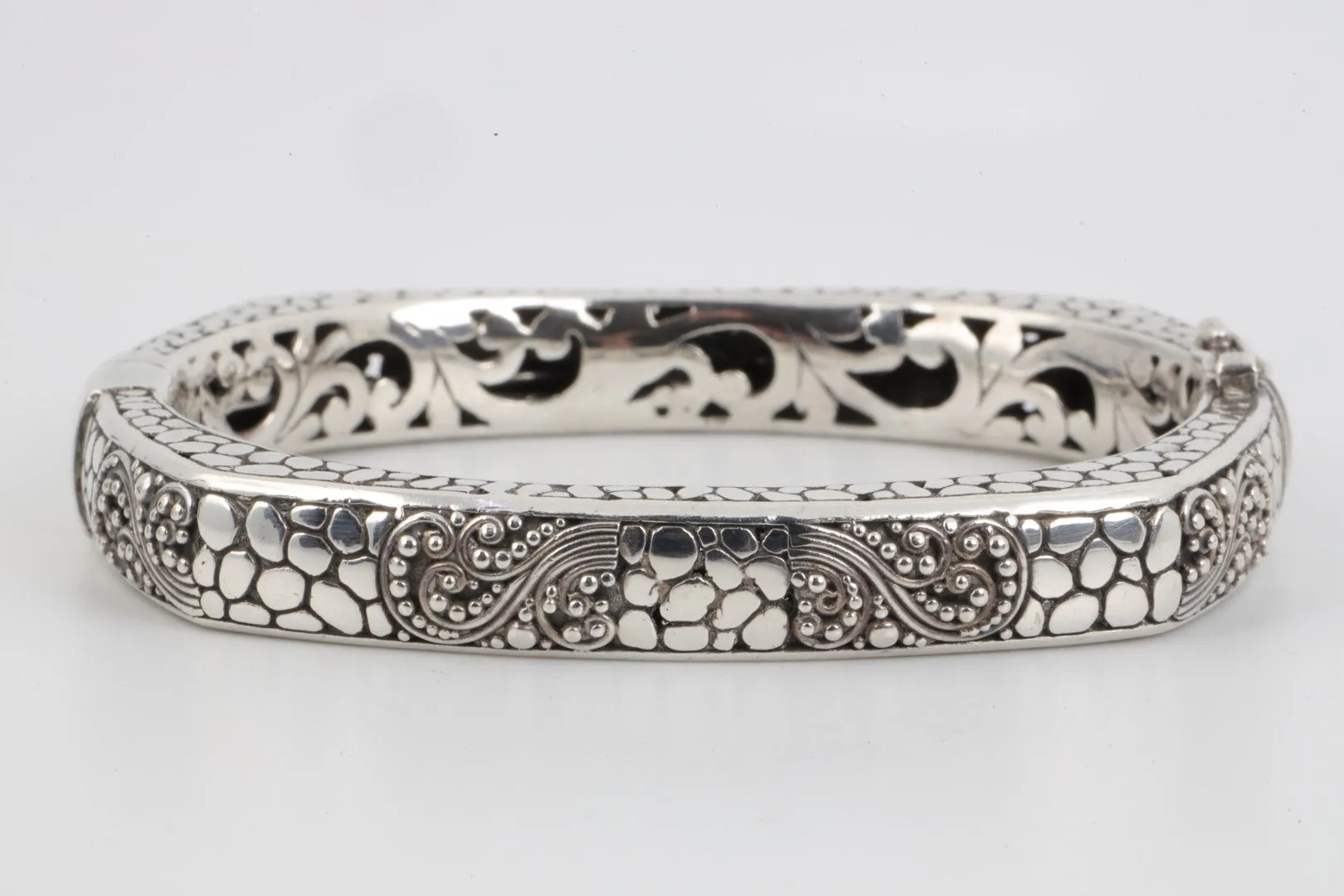 6.5" Sarda 925 Silver Square Bangle Bracelet (39.29g.)