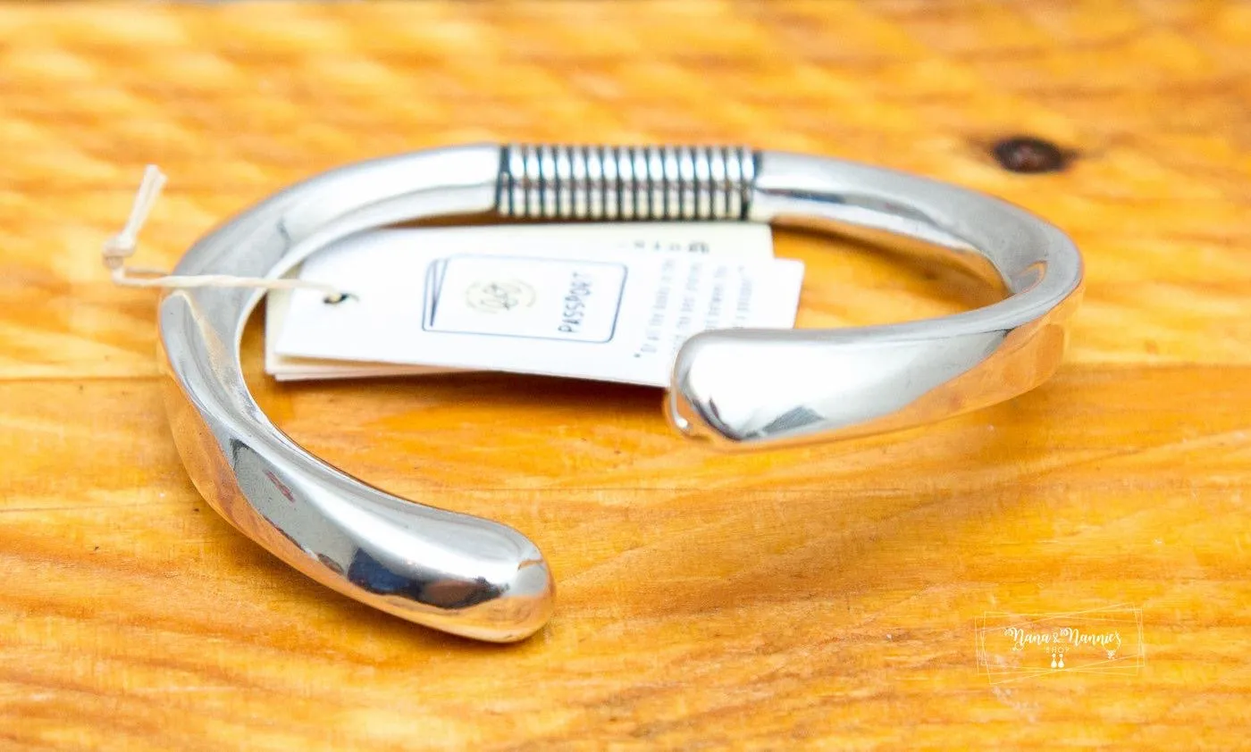 B&G solid bangle