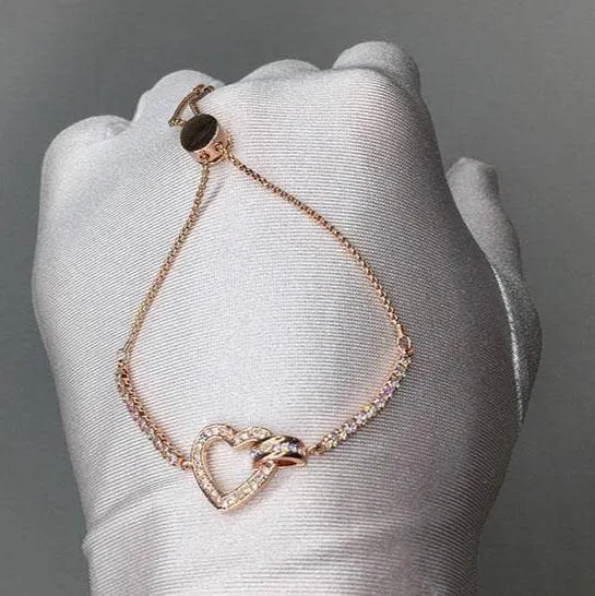 Classic and Romantic Bracelet with Diamond