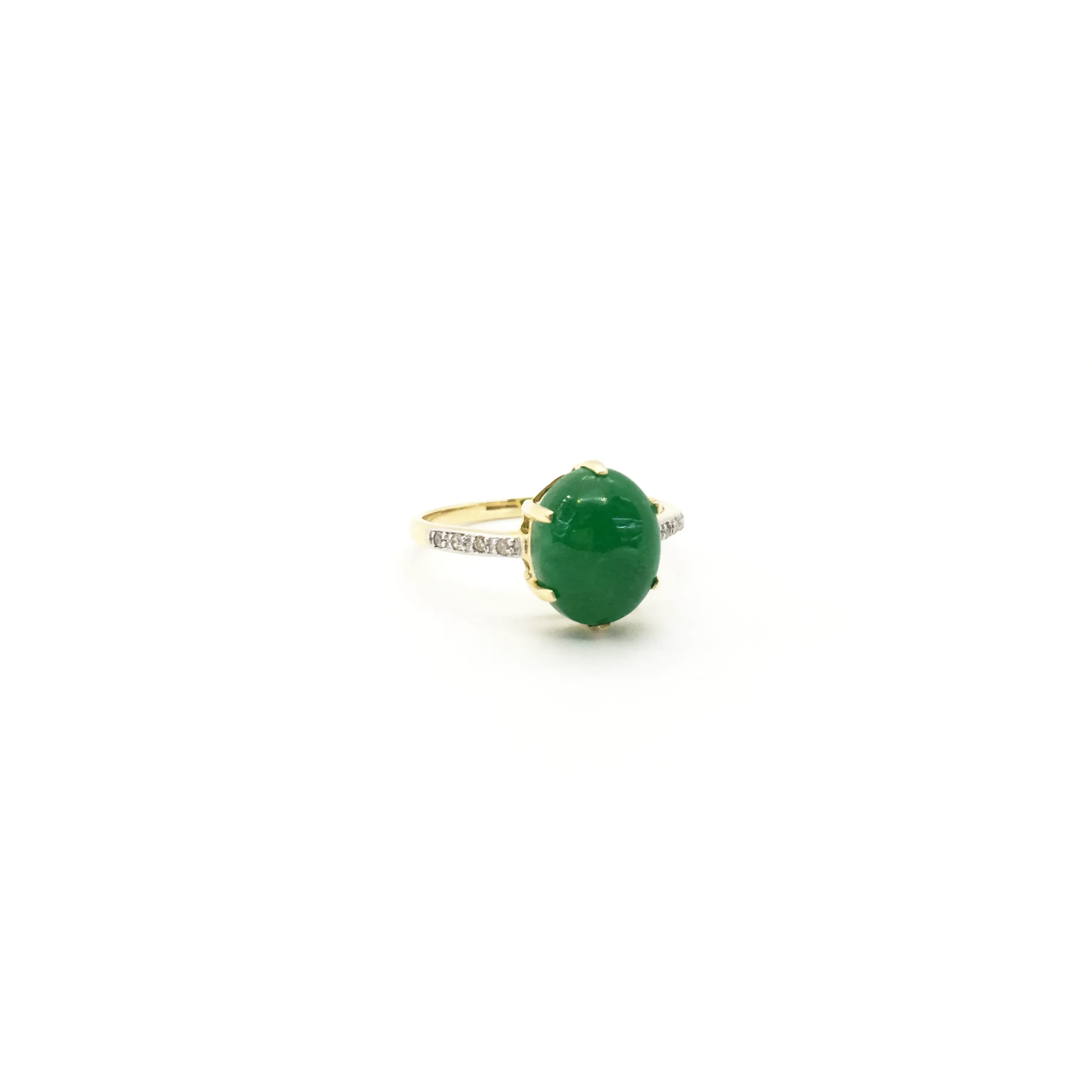 Green Jade Oval Cabochon Ring (14K)
