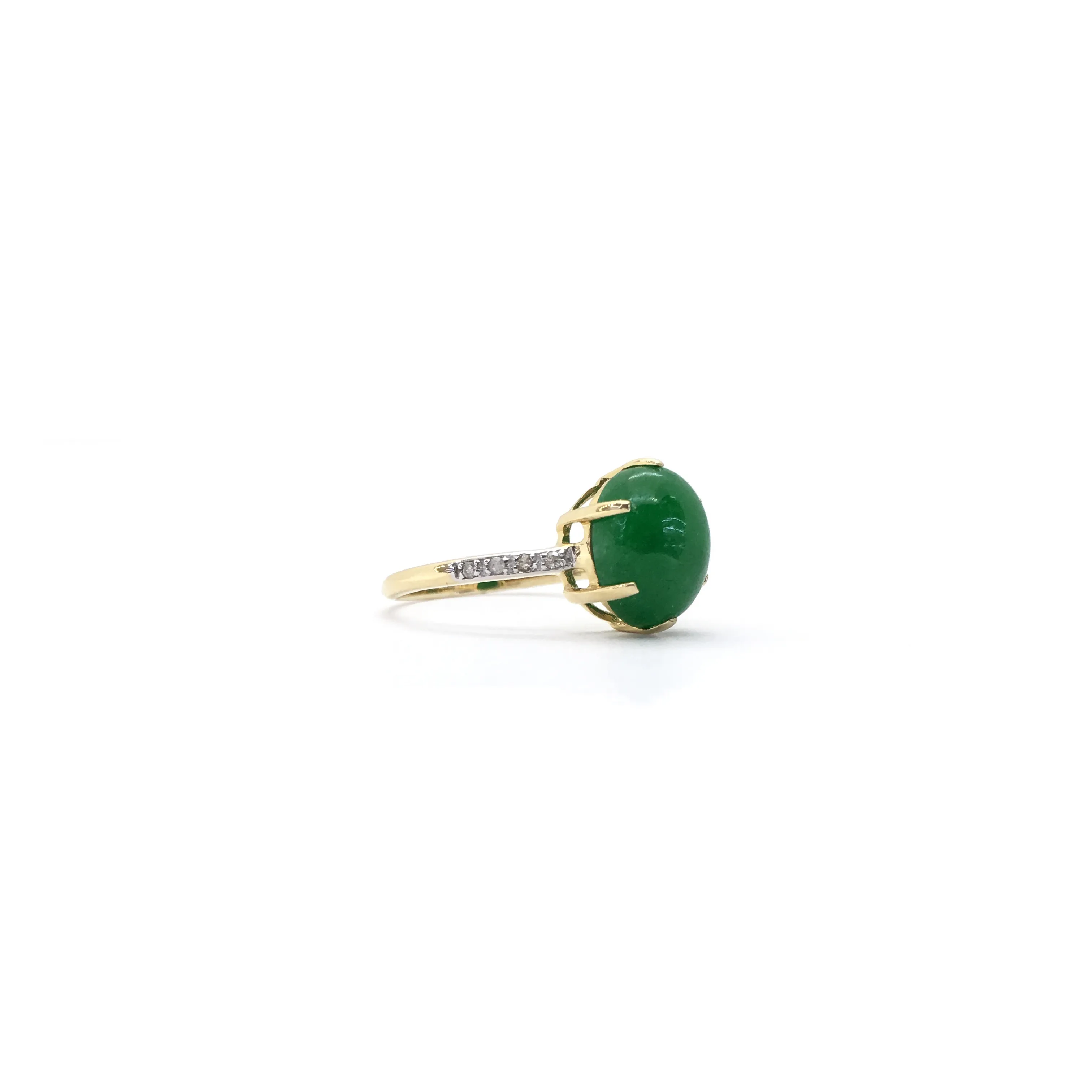Green Jade Oval Cabochon Ring (14K)