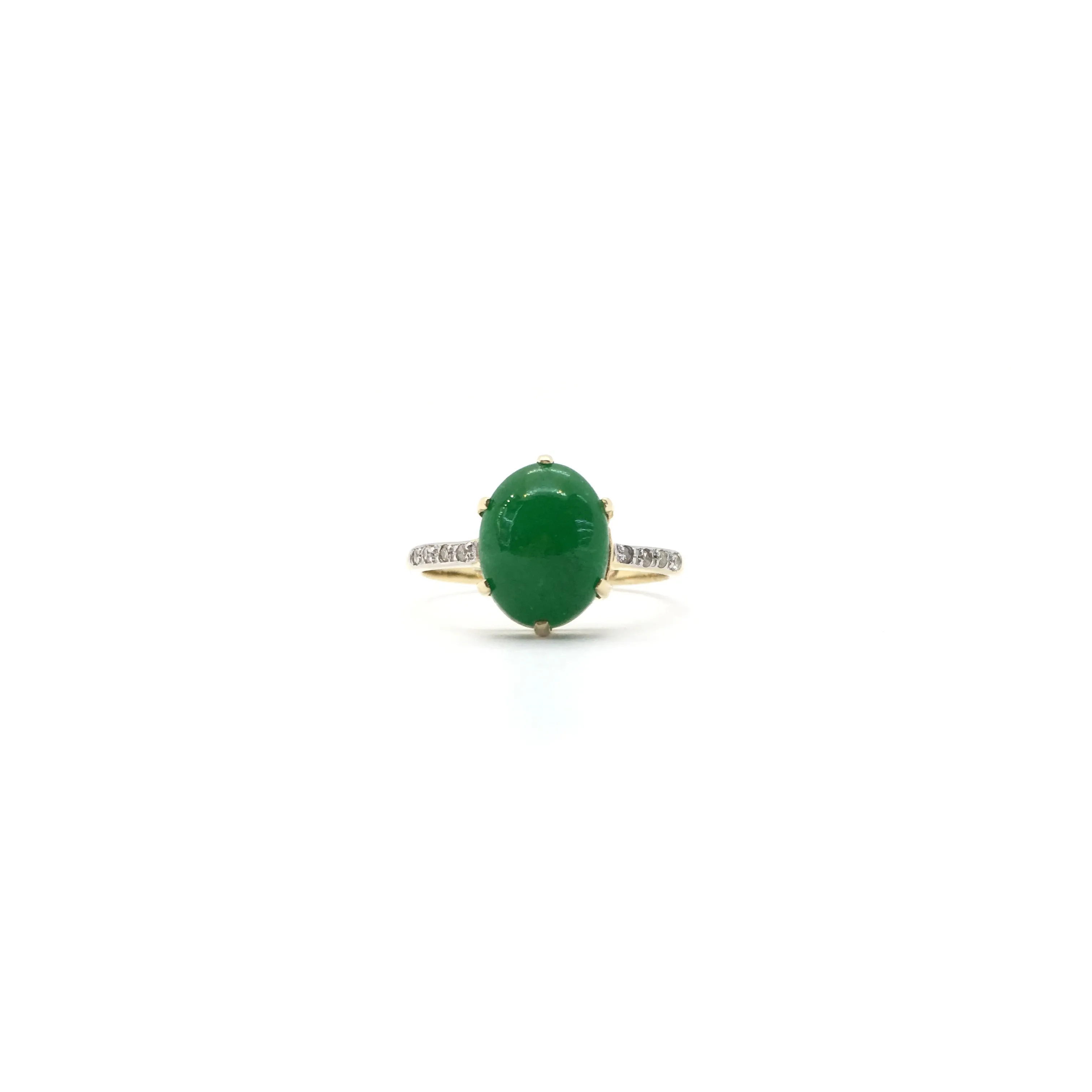 Green Jade Oval Cabochon Ring (14K)
