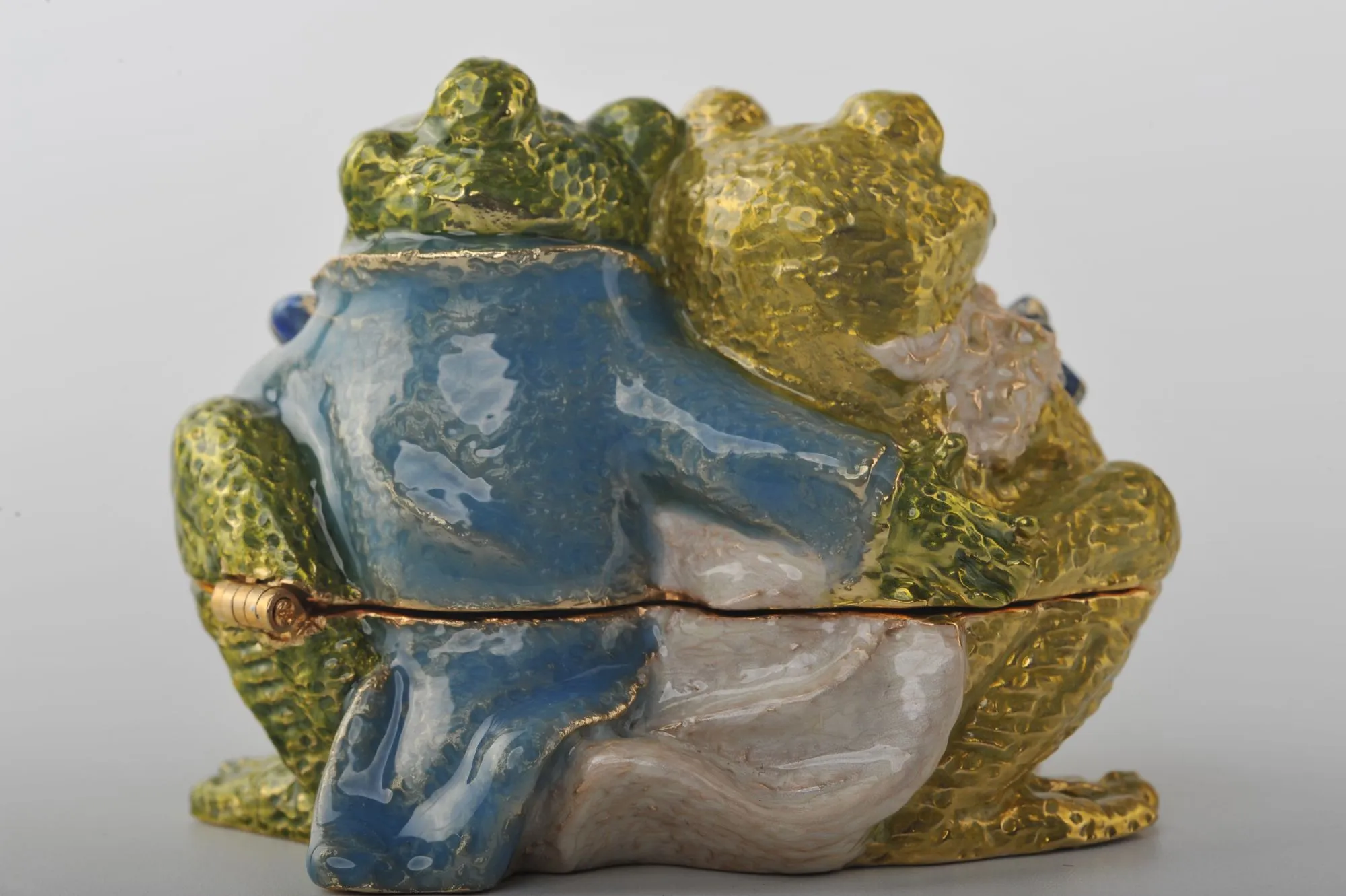 Just Married Frog Couple