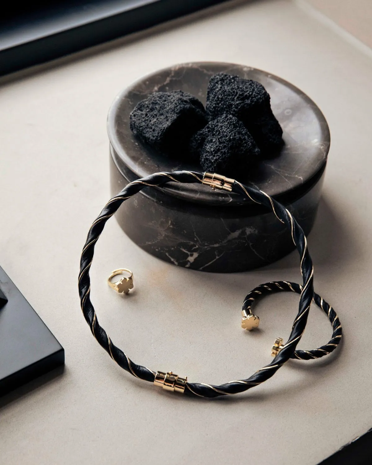 LEATHER TWIST BRACELET