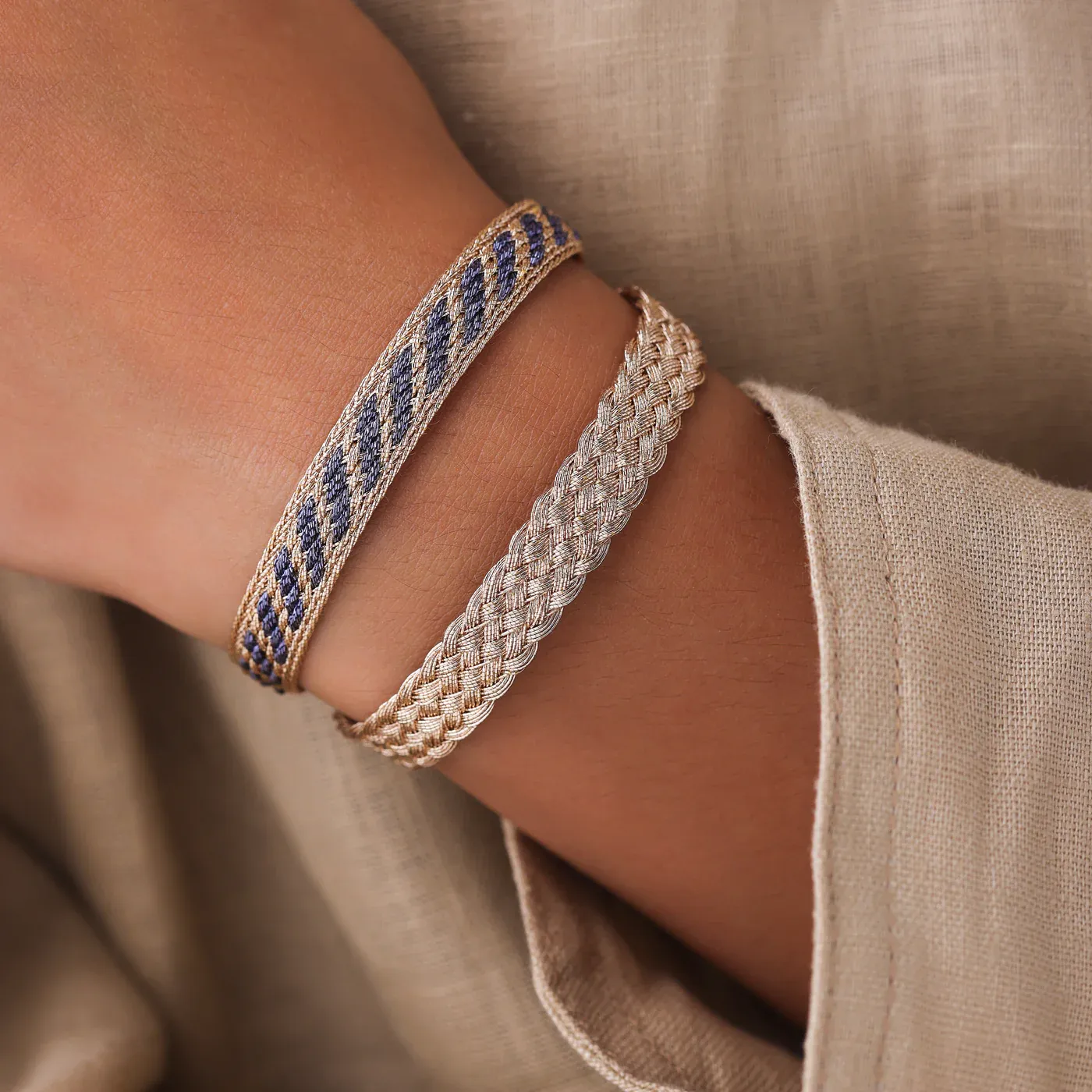 MAA&Yuml;AZ - Box Bracelet in Rose Gold