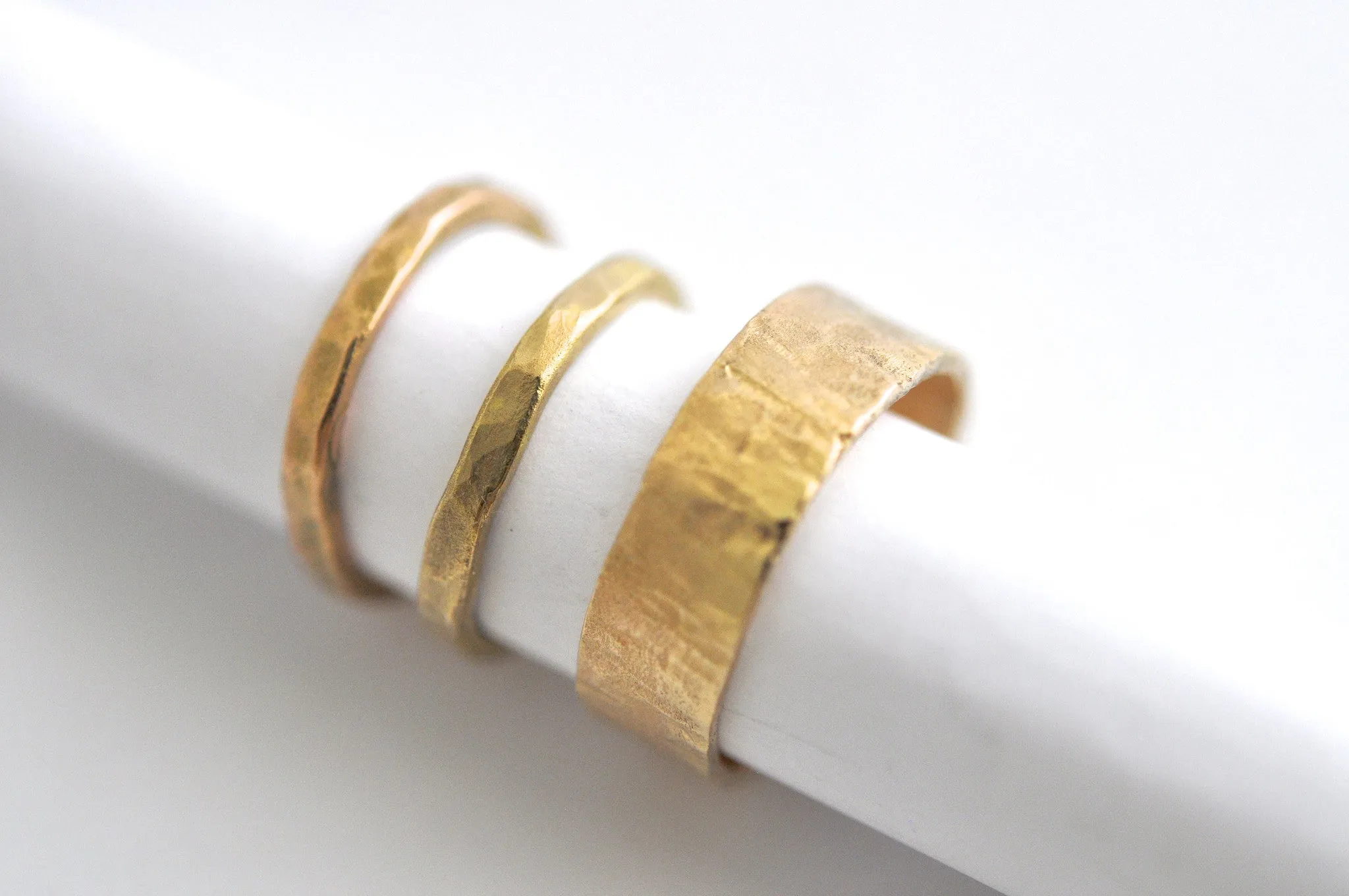 ring / band 2MM   gemstones