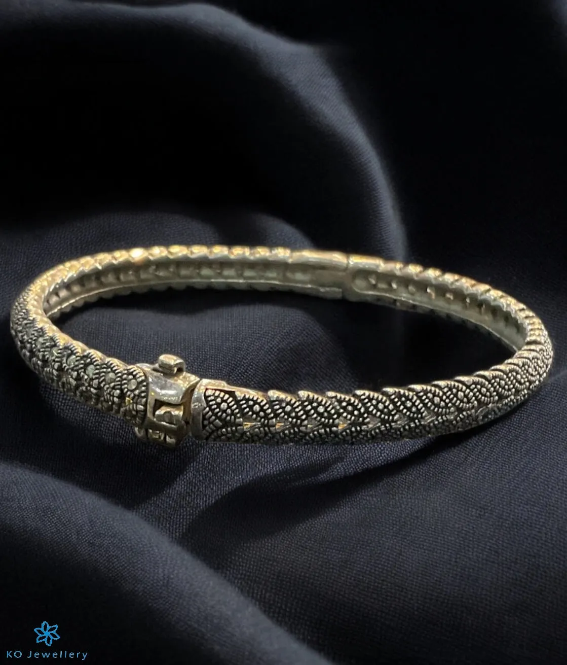 The Dewdrops Silver Marcasite Openable Bracelet (Free Size)