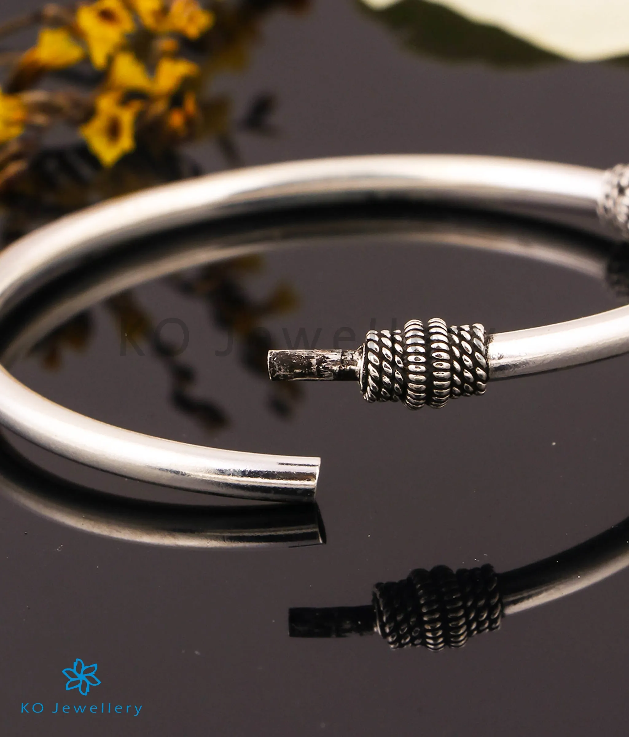 The Nivya Silver Kids Openable Bangle (Single/1-8 yrs)
