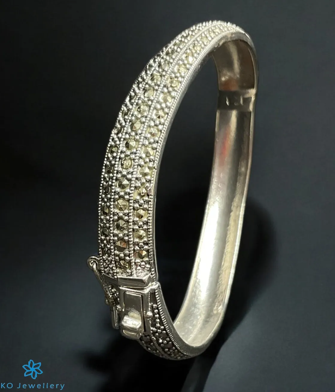 The Opulent Aura Silver Marcasite Openable Bracelet (Free Size)