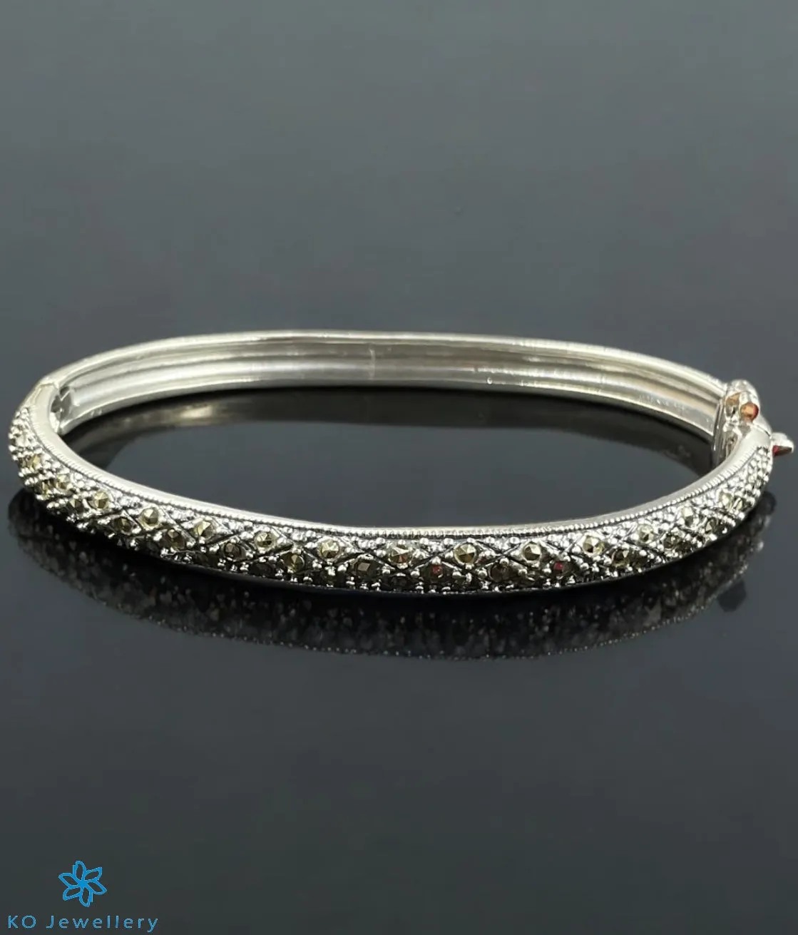 The Regal Sparkle Silver Marcasite Openable Bracelet (Free Size)