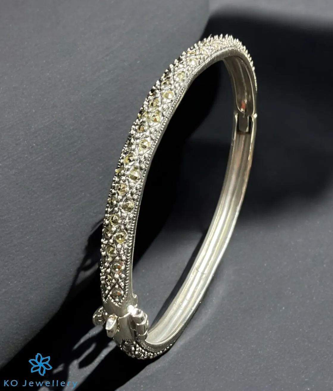 The Regal Sparkle Silver Marcasite Openable Bracelet (Free Size)
