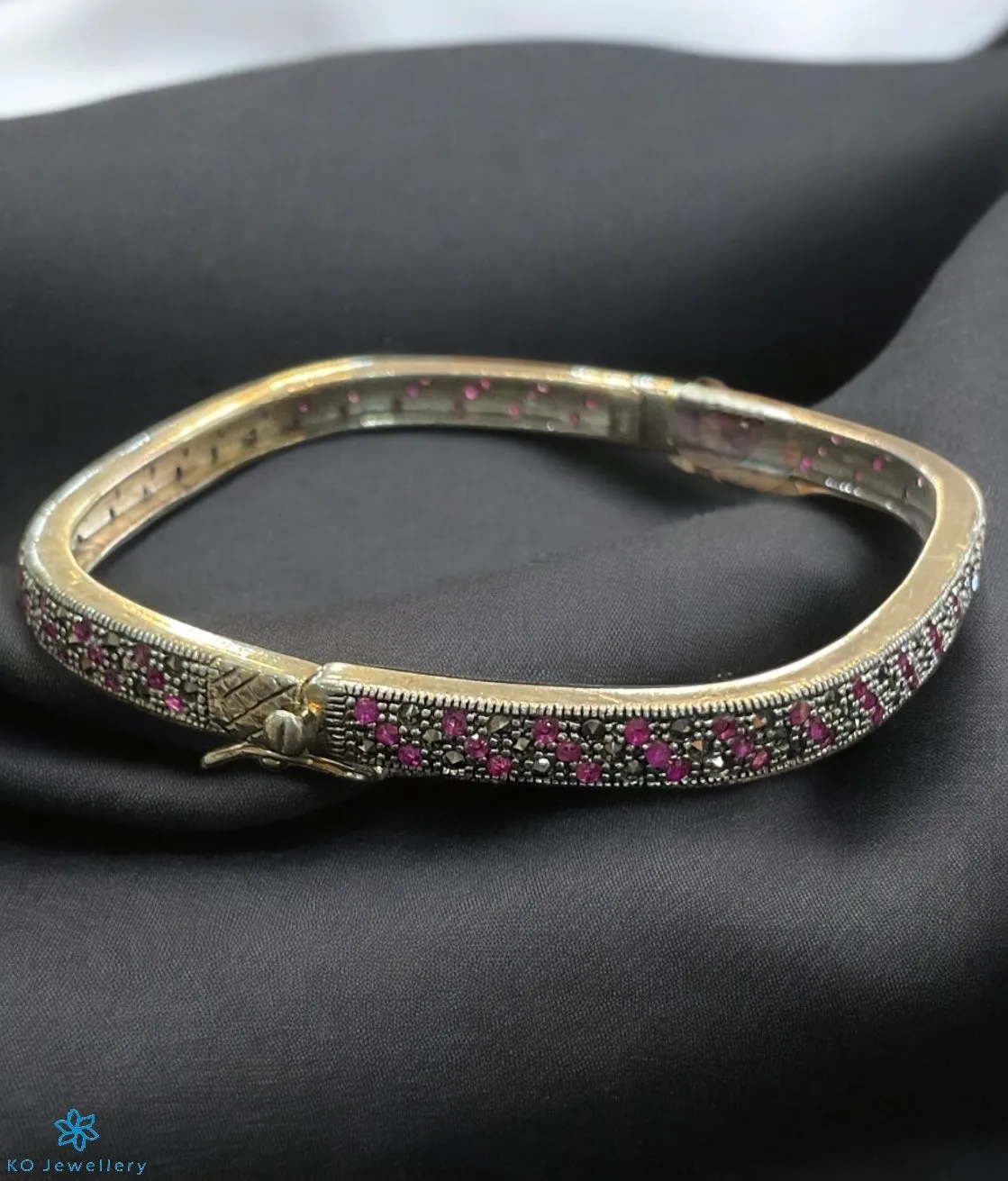 The Sparkly Red Silver Marcasite Openable Bracelet (Free Size)