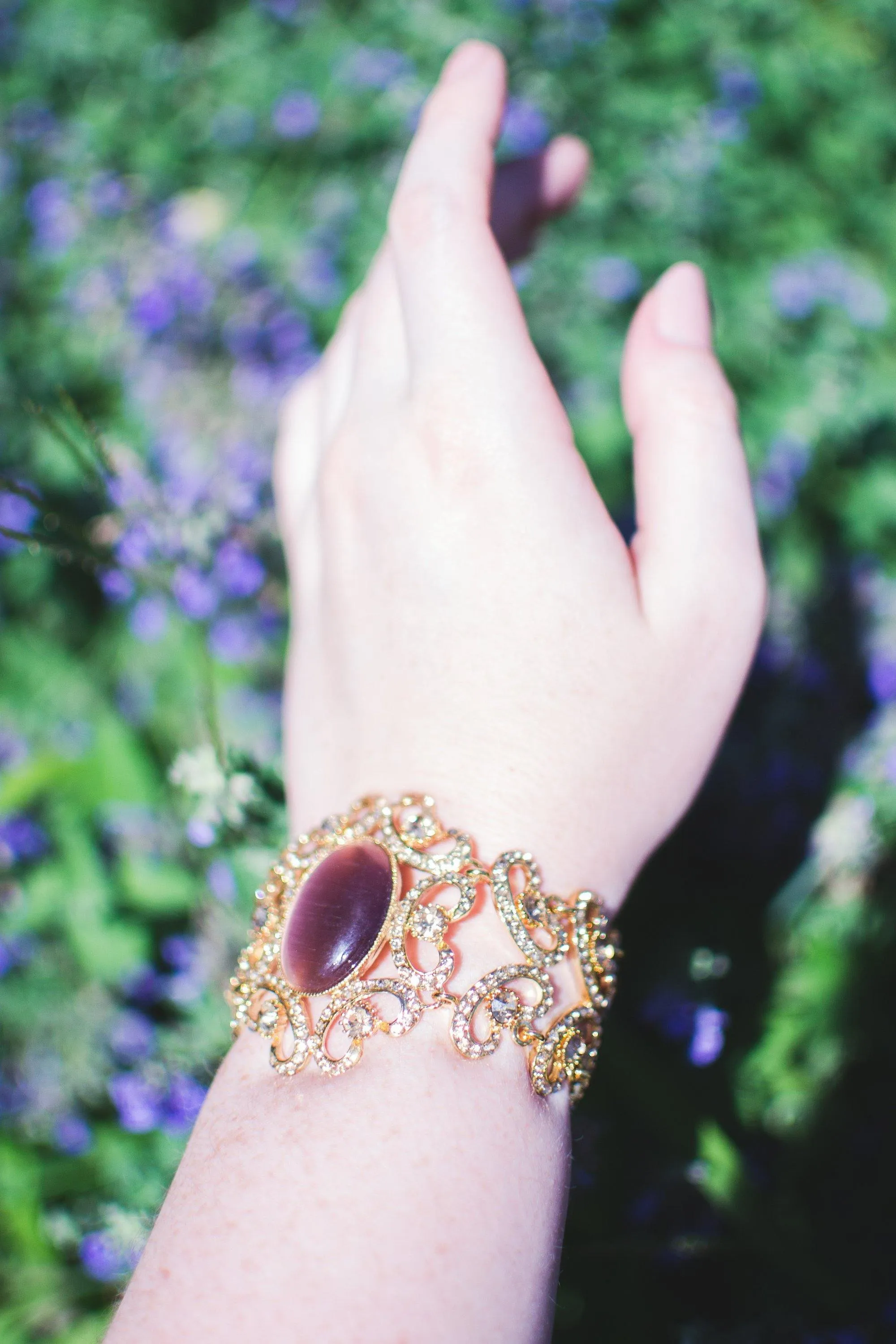 Vintage Gold Filigree Scroll Link Bracelet with Amethyst Cats Eye Moonglow Cabochon